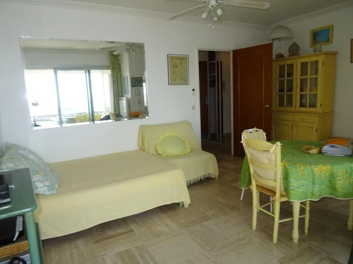 Apartment Studio A Hyeres Port Avec Loggia Et Parking - Fr-1-335-187